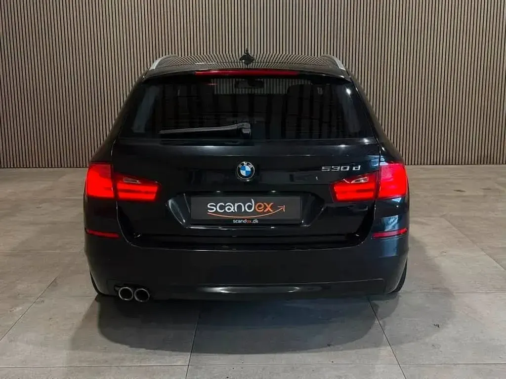 Gebraucht BMW 530 Sport Line 245 PS (180 kW) 2010 Schwarz Limousine