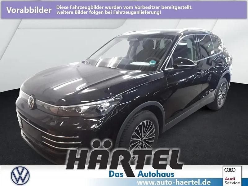 Deep black perleffekt, pearl effect Gebraucht 2024 VW Tiguan Elegance SUV | 38.400 € (Fairer Preis) - Bild 1/4