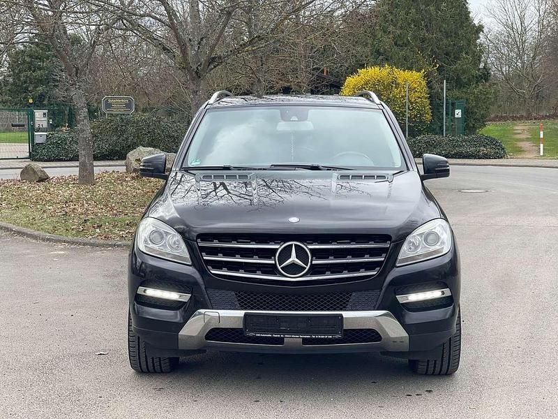Gebraucht Mercedes ML350 258 PS (189 kW) 2012 Obsidianschwarz  metalliclack SUV