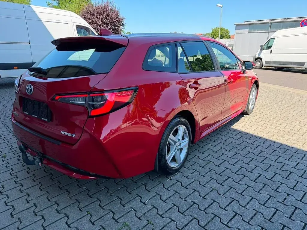 Gebraucht Toyota Corolla Hybrid Comfort 98 PS (72 kW) 2019 Rot Limousine