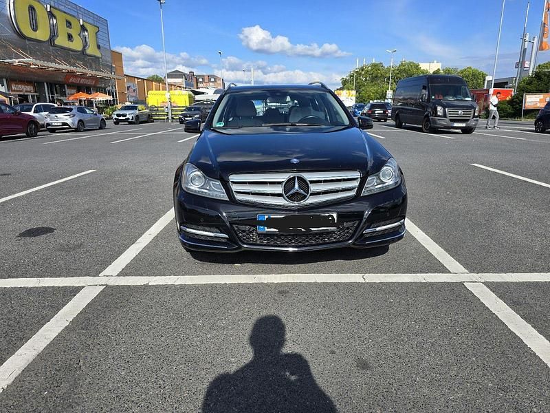 Schwarz Gebraucht 2011 Mercedes C200 Avantgarde Kombi | 9.900 € (Fairer Preis) - Bild 1/4