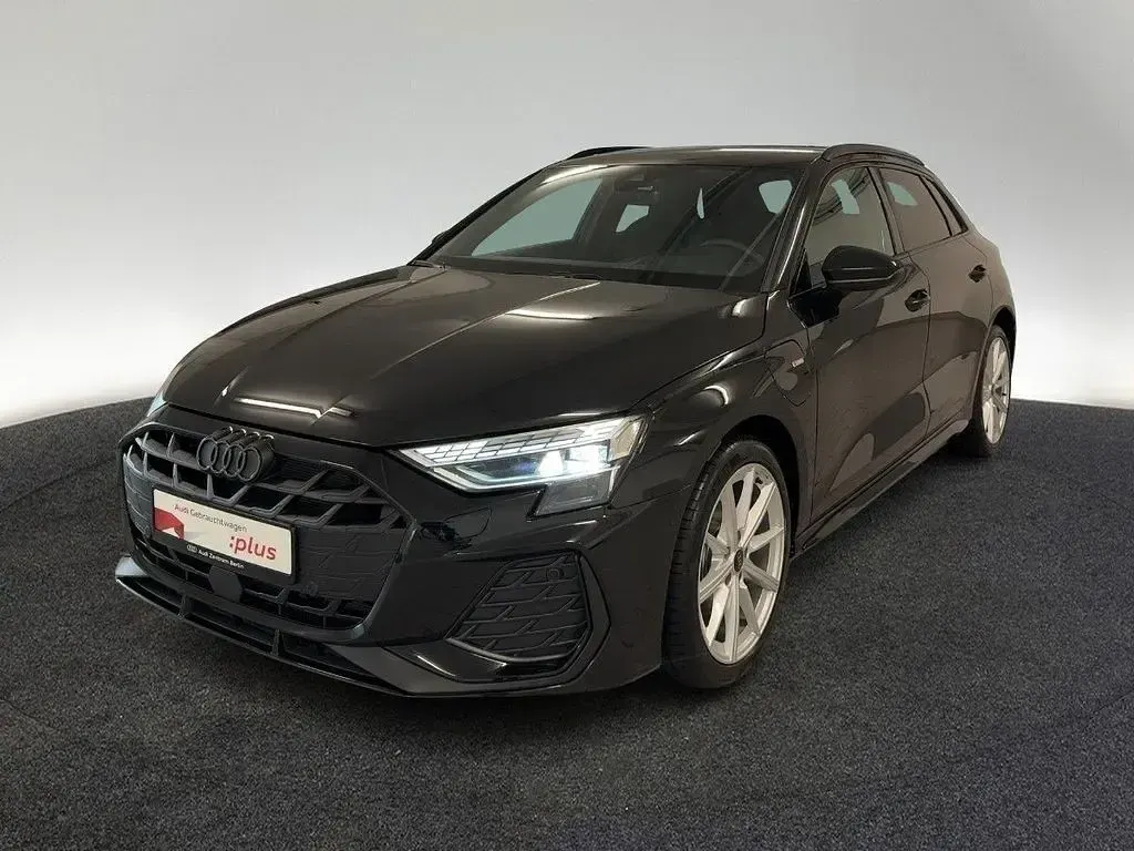 Neu Audi A3 Sportback e-tron S-Line 204 PS (150 kW) 2025 Mythosschwarz metallic Kleinwagen