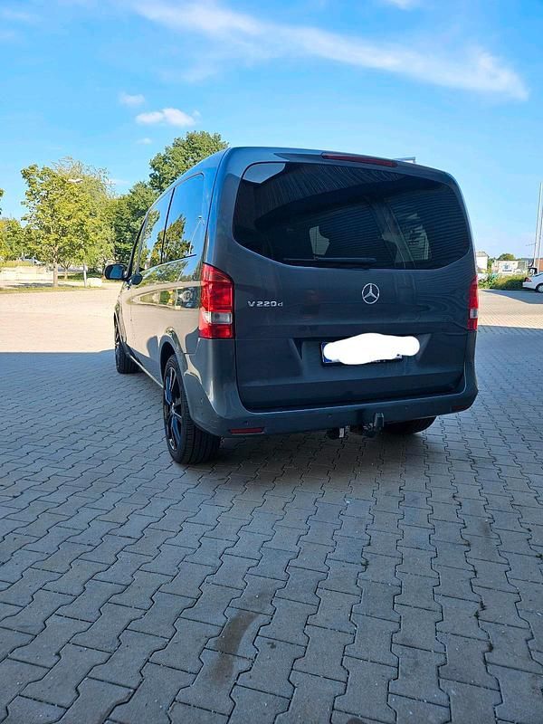 Gebraucht Mercedes V220 163 PS (119 kW) 2016 Grau Van / Kleinbus