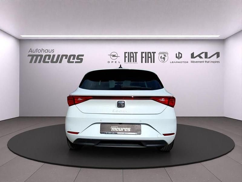 Gebraucht Seat Leon Style 150 PS (110 kW) 2024 Weiß Limousine