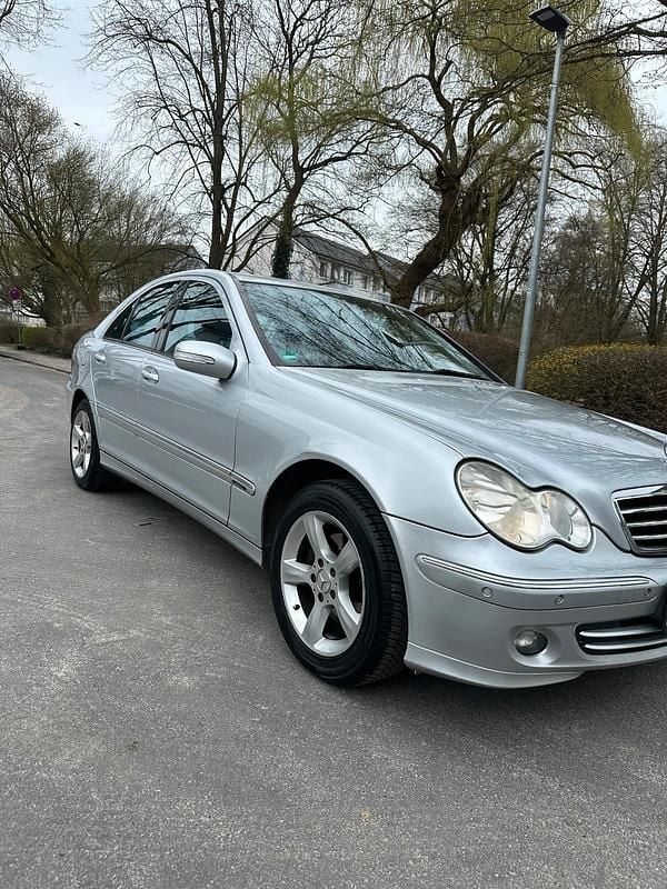 Gebraucht Mercedes C180 142 PS (104 kW) 2006 Silber Limousine