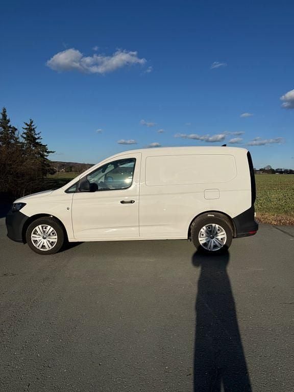 Gebraucht VW Caddy 102 PS (75 kW) 2022 Weiß Van / Kleinbus