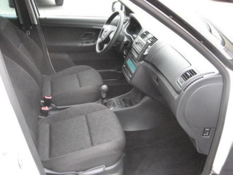 Gebraucht Skoda Fabia 105 PS (77 kW) 2012 Gelb Kleinwagen