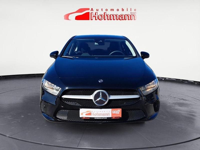 Gebraucht Mercedes A180 116 PS (85 kW) 2022 Schwarz Limousine