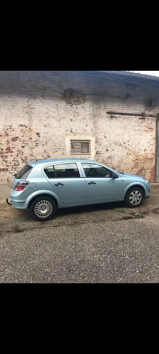 Używany Opel Astra 90 KM (66 kW) 2009 Niebieski Coupe