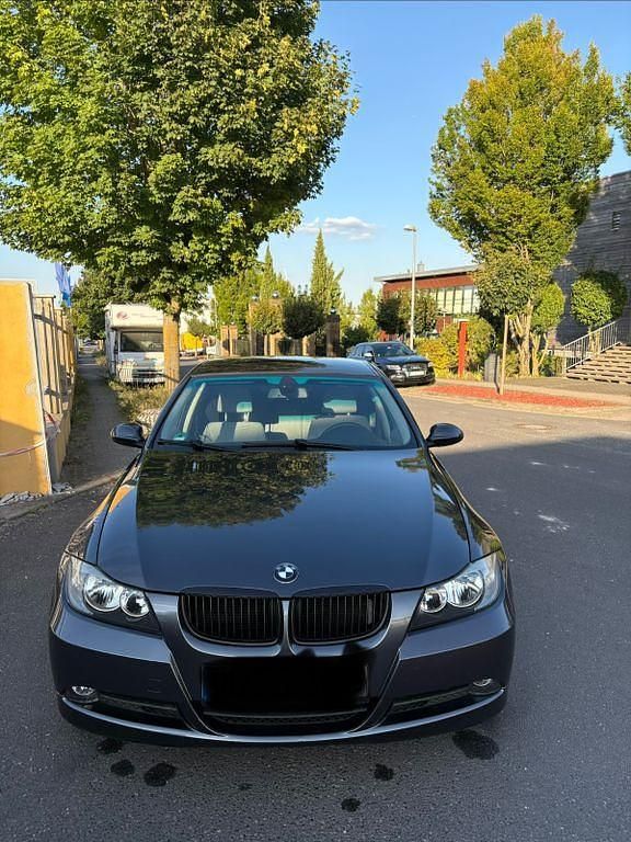 Grau Gebraucht 2006 BMW 325 Limousine | 7.900 € (Fairer Preis) - Bild 1/4