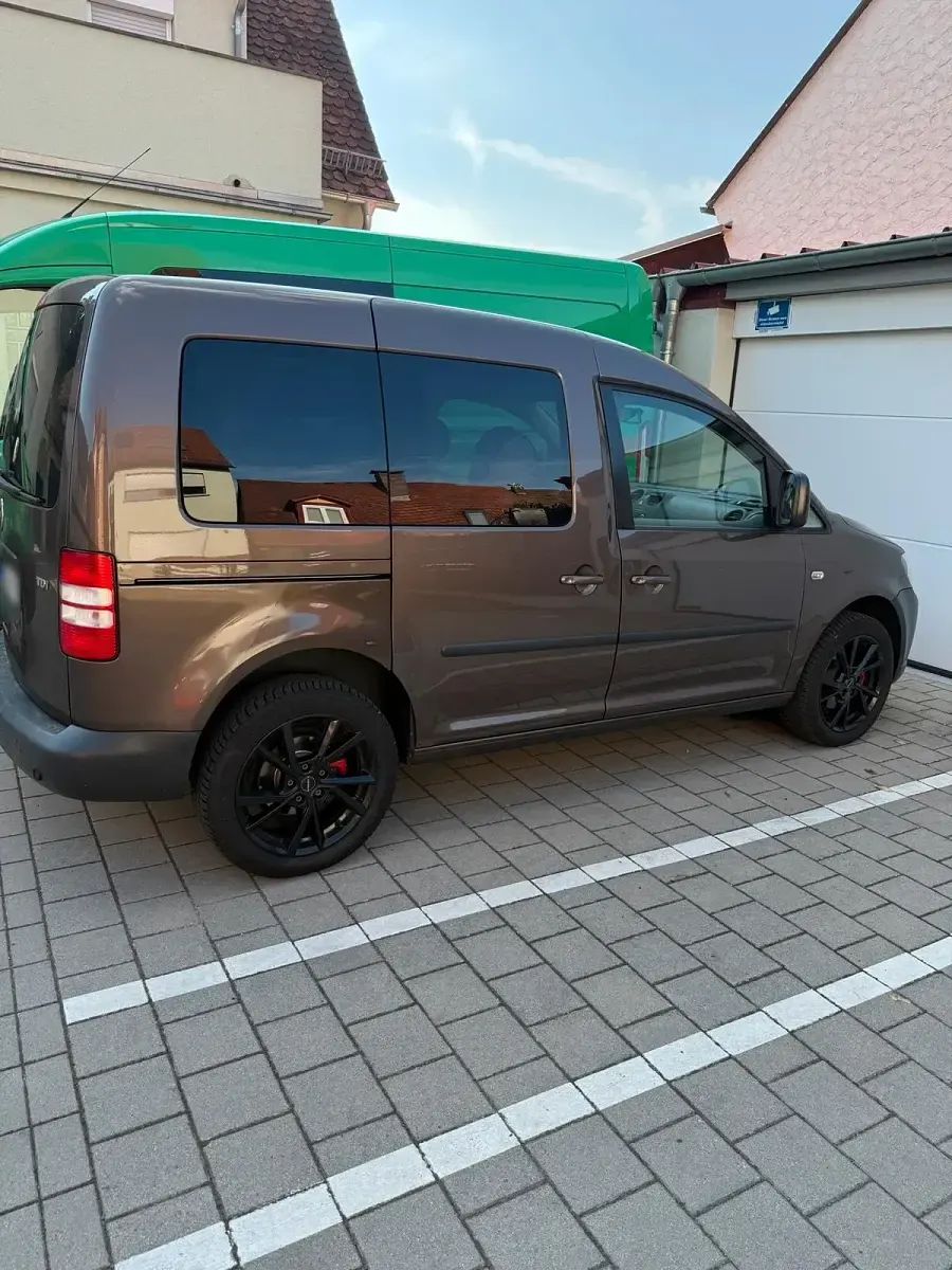 Gebraucht VW Caddy 104 PS (76 kW) 2011 Braun Van / Kleinbus