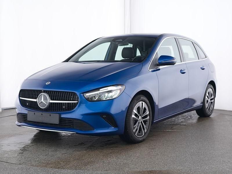 Metalliclack spektralblau Gebraucht 2024 Mercedes B200 Progressive Van / Kleinbus | 30.850 € (Guter Preis) - Bild 1/4