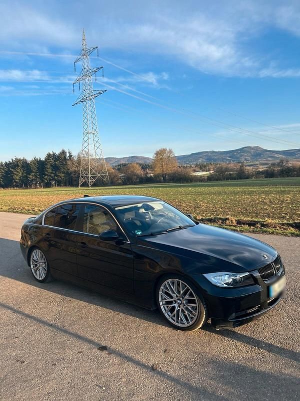 Gebraucht BMW 325 218 PS (160 kW) 2008 Schwarz Limousine