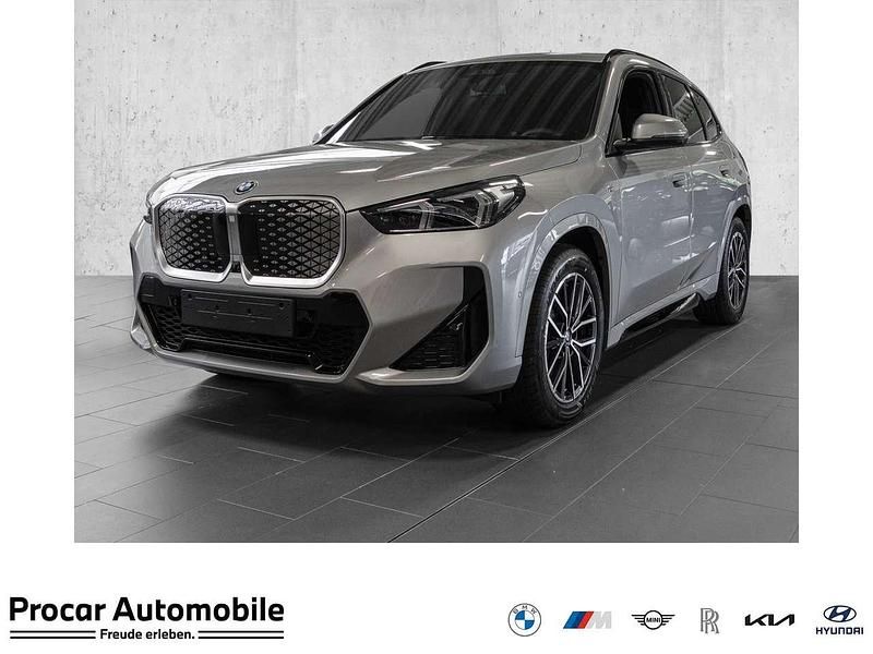 Spacesilber metallic Neu 2025 BMW iX1 M Sport SUV | 56.499 € (Fairer Preis) - Bild 1/4