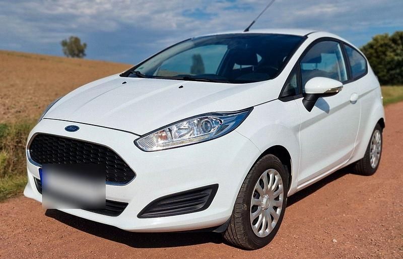Weiß Gebraucht 2017 Ford Fiesta Kleinwagen | 7.199 € (Guter Preis) - Bild 1/4