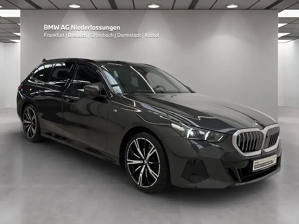 Gebraucht BMW 520 M Sport 190 PS (139 kW) 2025 Grau Limousine