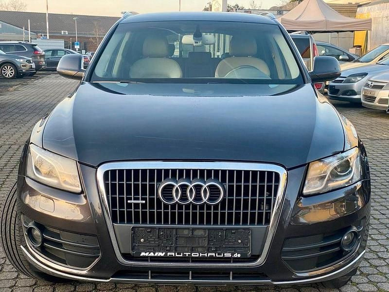 Grau Gebraucht 2011 Audi Q5 Comfort SUV | 10.100 € (Guter Preis) - Bild 1/4