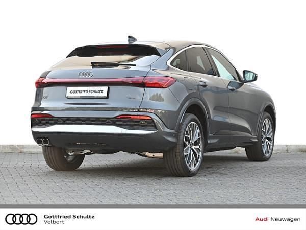 Neu Audi Q5 Sportback Advanced 204 PS (150 kW) 2026 Grau (tamboragrau metallic) SUV