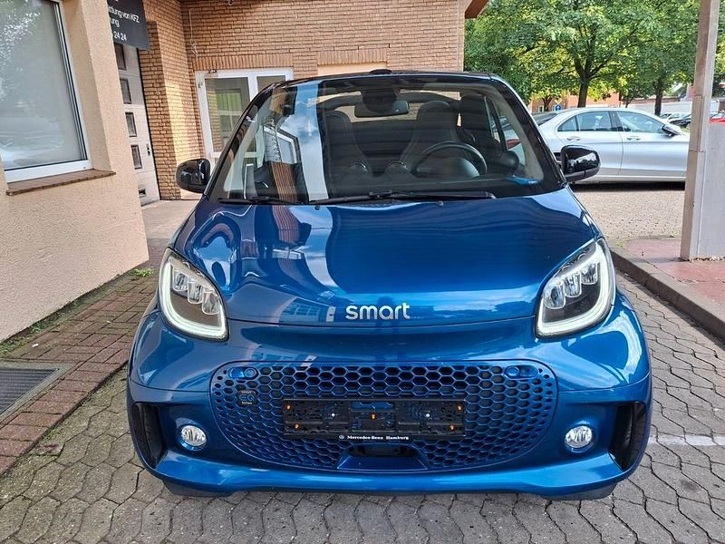 Blau Gebraucht 2020 Smart ForTwo Electric Drive Prime Cabrio | 10.999 € - Bild 1/4
