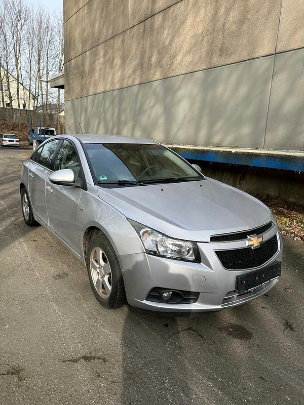 Gebraucht Chevrolet Cruze 141 PS (103 kW) 2010 Silber Limousine