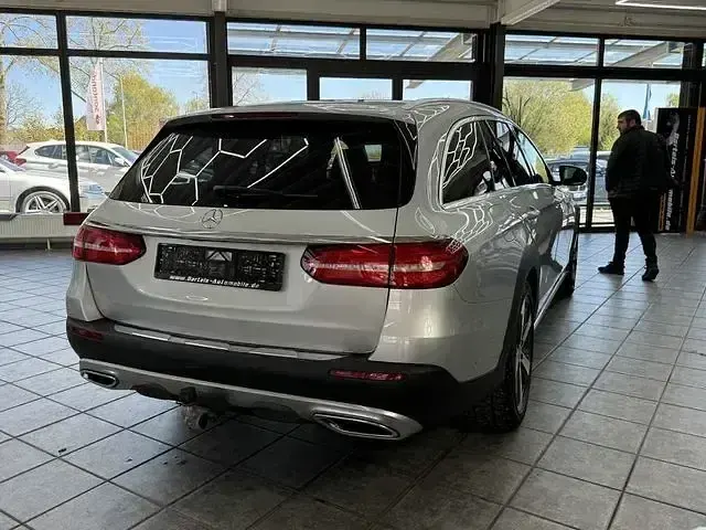 Gebraucht Mercedes E220 All-Terrain Avantgarde 194 PS (142 kW) 2017 Iridiumsilber  metalliclack Kombi
