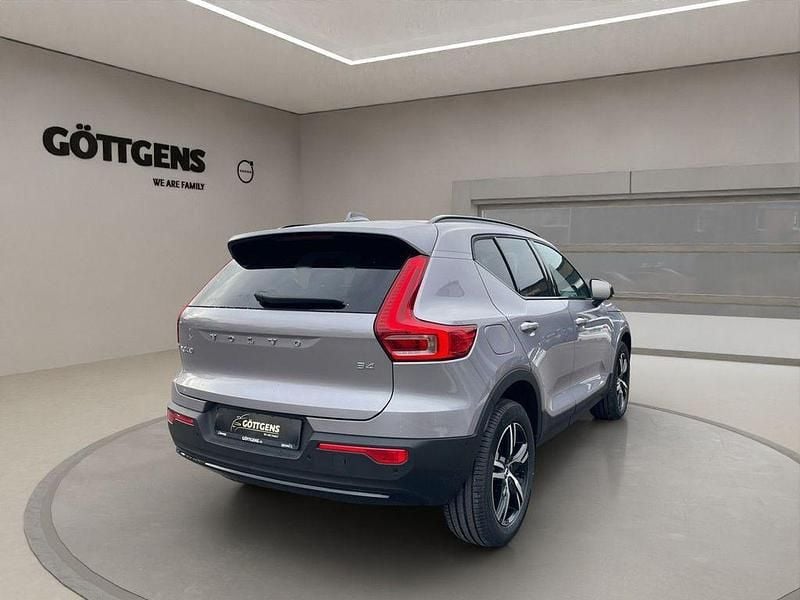 Neu Volvo XC40 Plus 197 PS (144 kW) 2026 Silber SUV