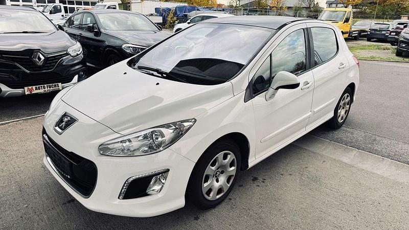 Weiß Gebraucht 2011 Peugeot 308 Allure Limousine | 2.599 € (Fairer Preis) - Bild 1/4