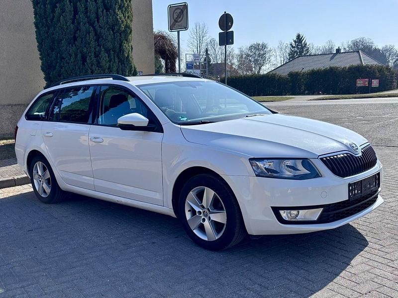 Gebraucht Skoda Octavia Ambition 105 PS (77 kW) 2014 Weiß Kleinwagen
