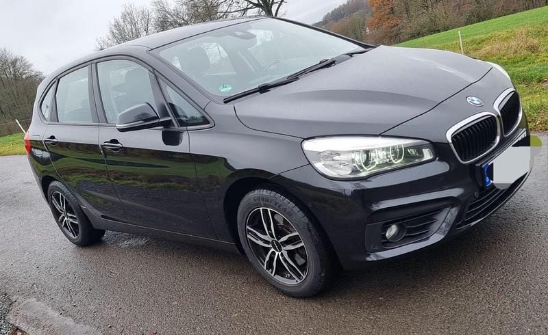 Schwarz Gebraucht 2015 BMW 218 Kombi | 7.950 € (Guter Preis) - Bild 1/4