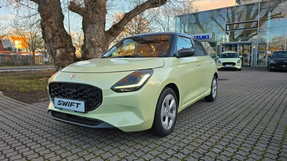 Neu Suzuki Swift Comfort+ 83 PS (61 kW) 2025 Gelb Limousine