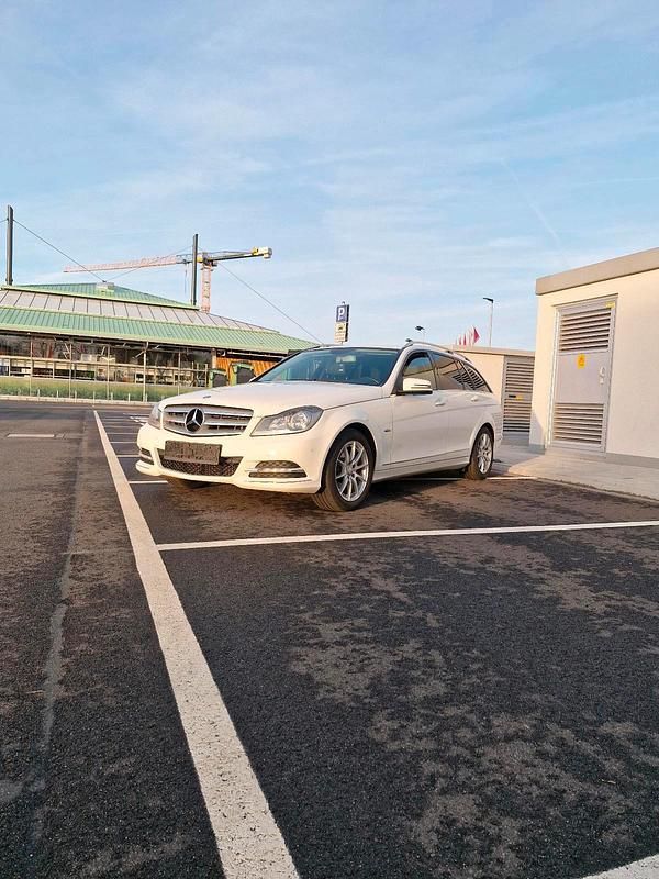 Weiß Gebraucht 2011 Mercedes C250 Kombi | 8.500 € (Guter Preis) - Bild 1/4