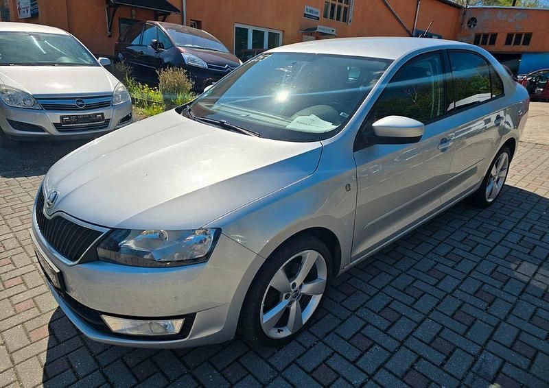 Silber Gebraucht 2013 Skoda Rapid Elegance Limousine | 3.990 € (Fairer Preis) - Bild 1/4
