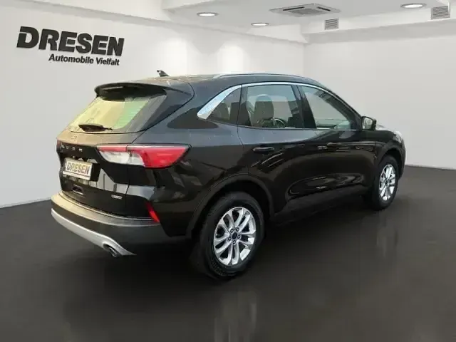 Używany Ford Kuga Titanium 225 KM (165 kW) 2022 Czarny SUV