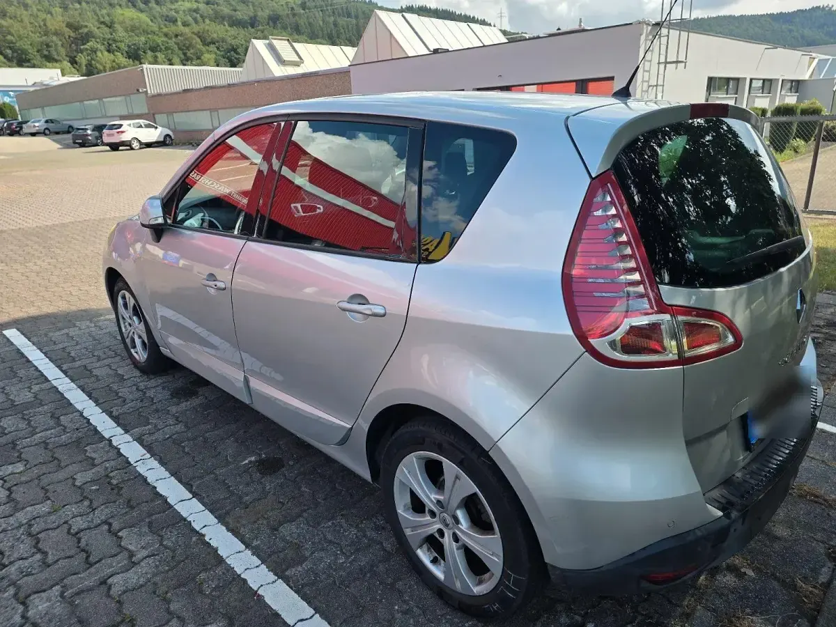 Gebraucht Renault Scénic III 110 PS (80 kW) 2011 Silber Van / Kleinbus