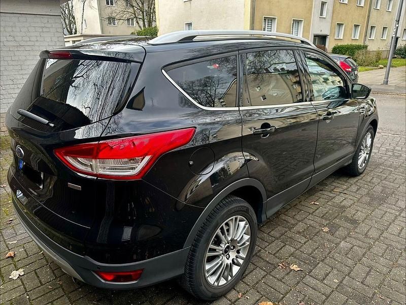 Gebraucht Ford Kuga Titanium 150 PS (110 kW) 2013 Schwarz SUV