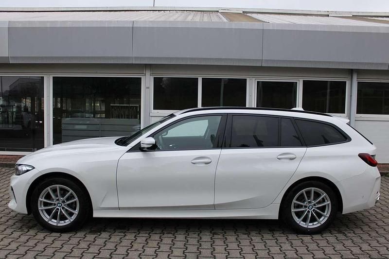 Gebraucht BMW 318 156 PS (114 kW) 2023 Alpinweiss iii Kombi