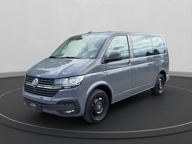 Pure grey (grau) Gebraucht 2021 VW T6.1 Family Van | 38.460 € (Etwas zu teuer) - Bild 1/4