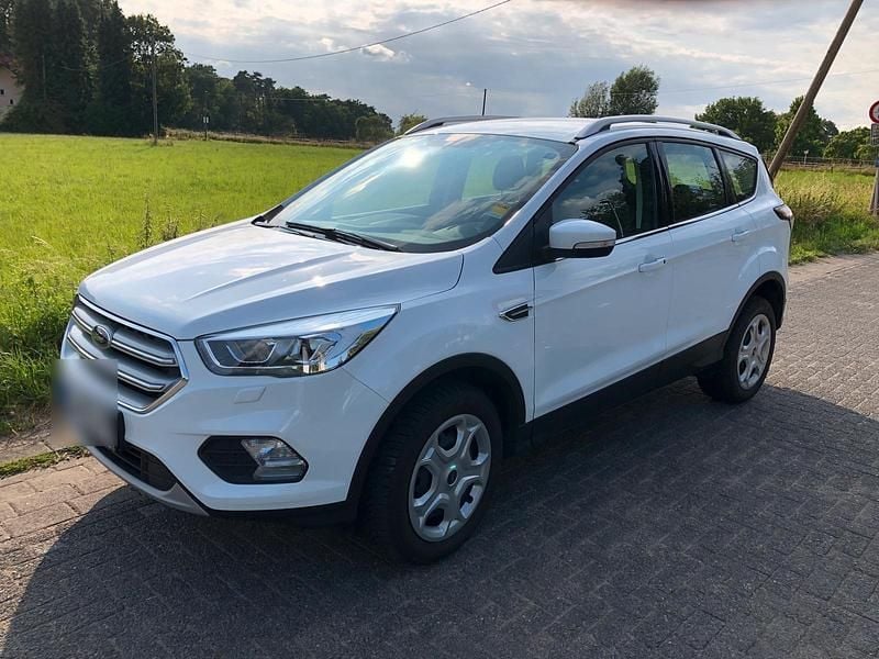 Weiß Gebraucht 2019 Ford Kuga Trend SUV | 14.500 € (Guter Preis) - Bild 1/4