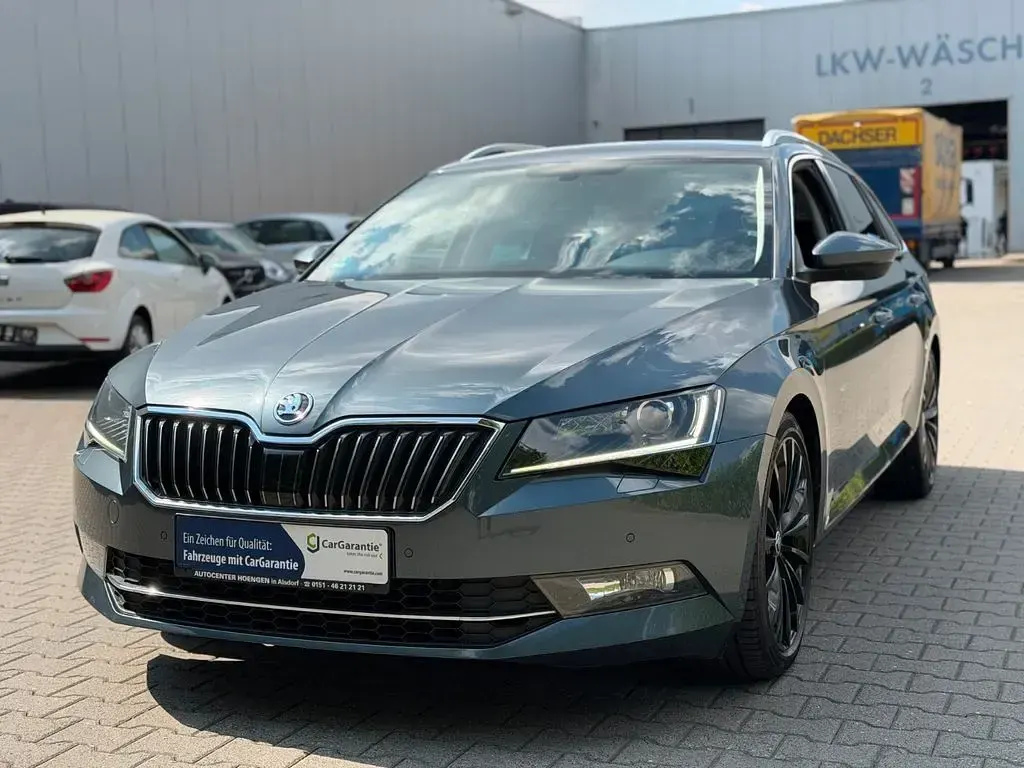 Gebraucht Skoda Superb Style 190 PS (139 kW) 2019 Grau Kombi