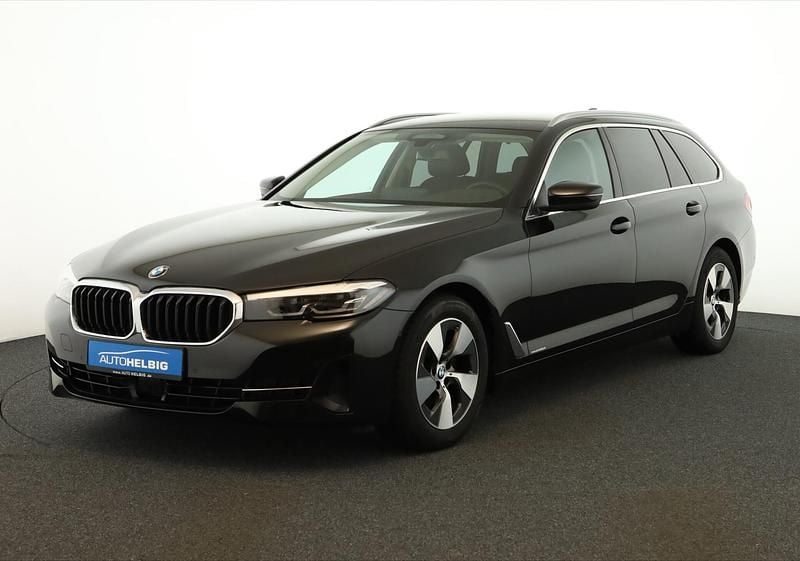 Gebraucht BMW 520 190 PS (139 kW) 2023 Saphirschwarz metallic Kombi