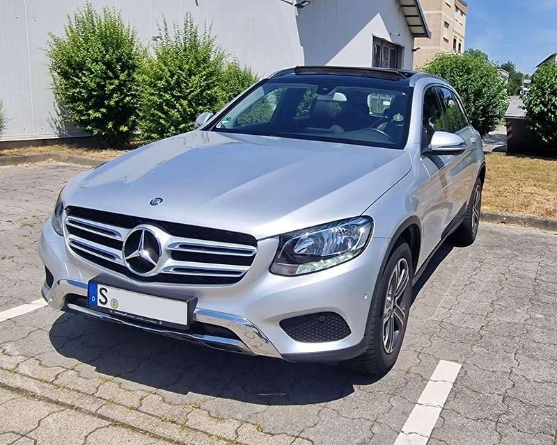 Silber Gebraucht 2016 Mercedes GLC250 SUV | 27.999 € (Etwas zu teuer) - Bild 1/4