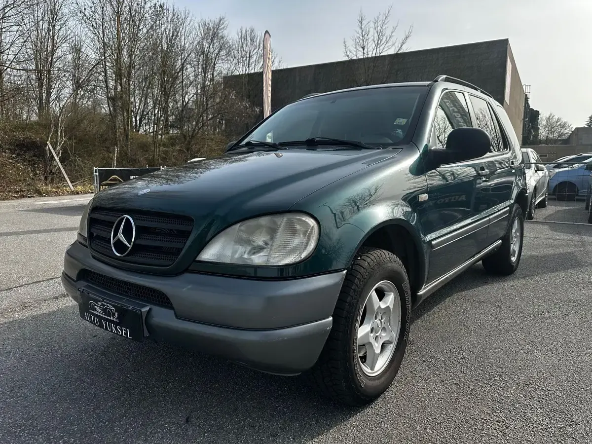 Gebraucht Mercedes ML320 218 PS (160 kW) 1999 Grün SUV