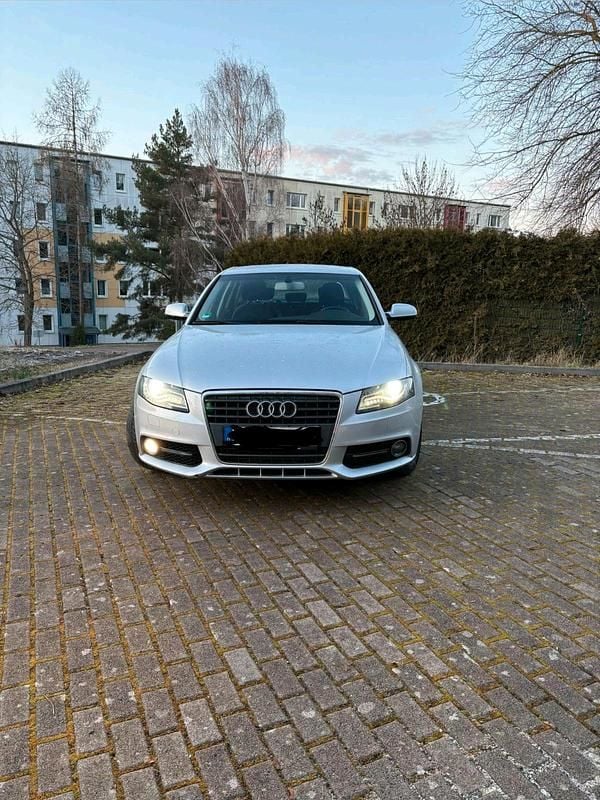 Grau Gebraucht 2011 Audi A4 Attraction Limousine | 6.700 € (Fairer Preis) - Bild 1/4