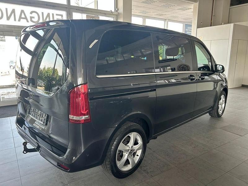 Gebraucht Mercedes V220 Avantgarde Edition 163 PS (119 kW) 2021 Grau Van / Kleinbus
