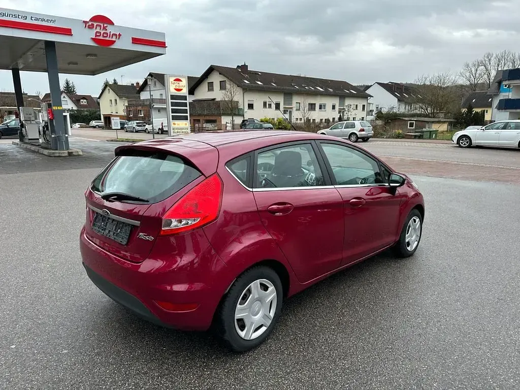 Gebraucht Ford Fiesta Titanium 97 PS (71 kW) 2012 Rot Limousine
