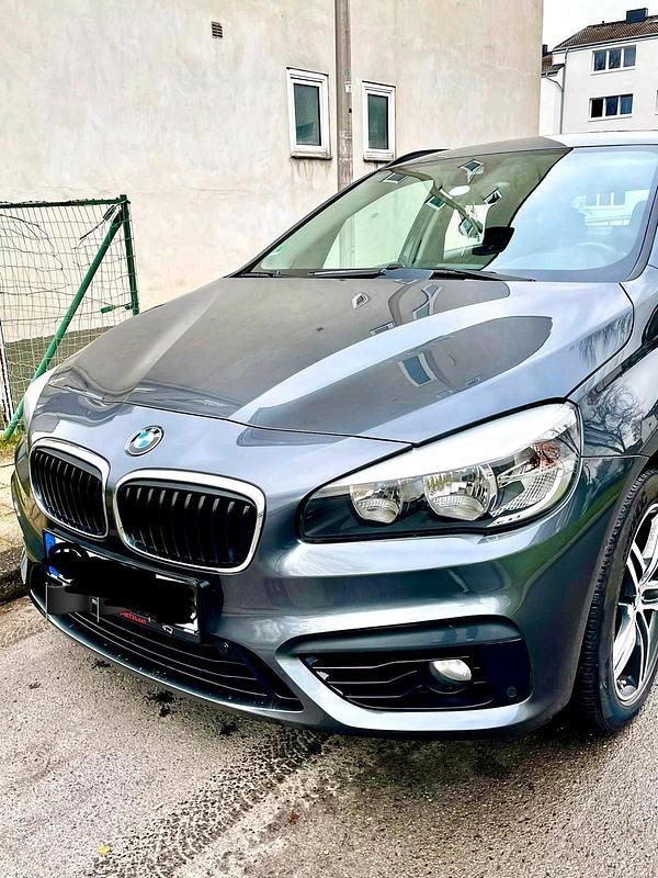 Grau Gebraucht 2015 BMW 218 M Sport Kombi | 10.500 € (Guter Preis) - Bild 1/4