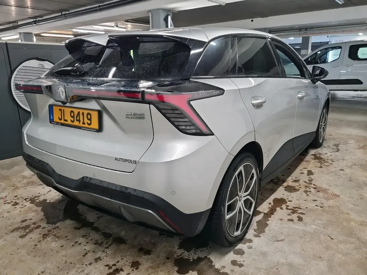 Gebraucht MG MG4 EV Luxury 150 kW (204 PS) 2024 Medal silver Kleinwagen