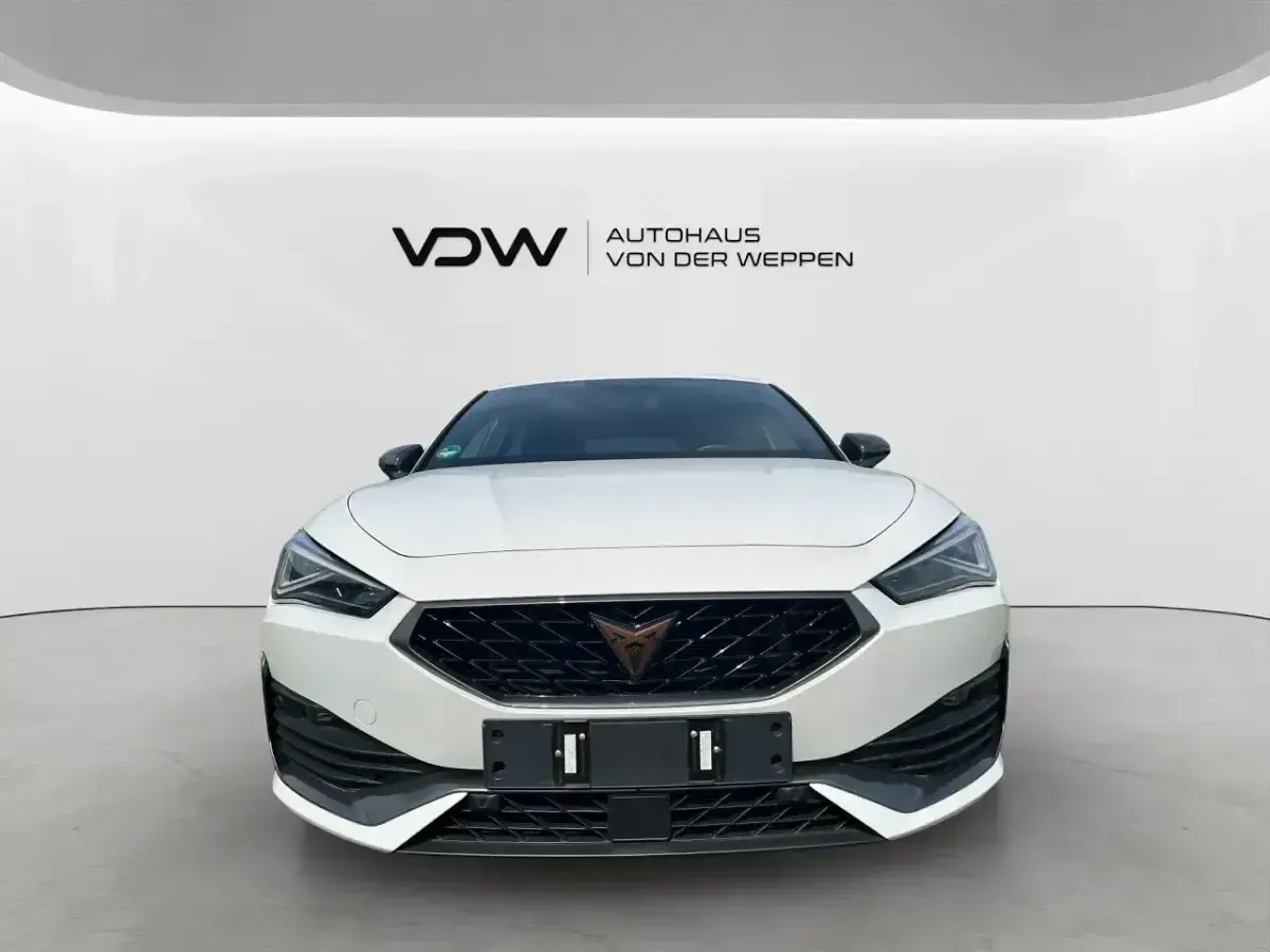 Second-hand Cupra Leon 150 CP (110 kW) 2023 Alb Berlinǎ
