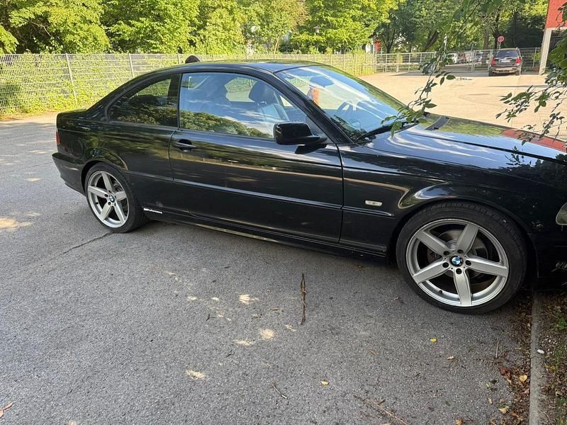 Schwarz Gebraucht 2002 BMW 318 Coupé | 2.150 € (Guter Preis) - Bild 1/4