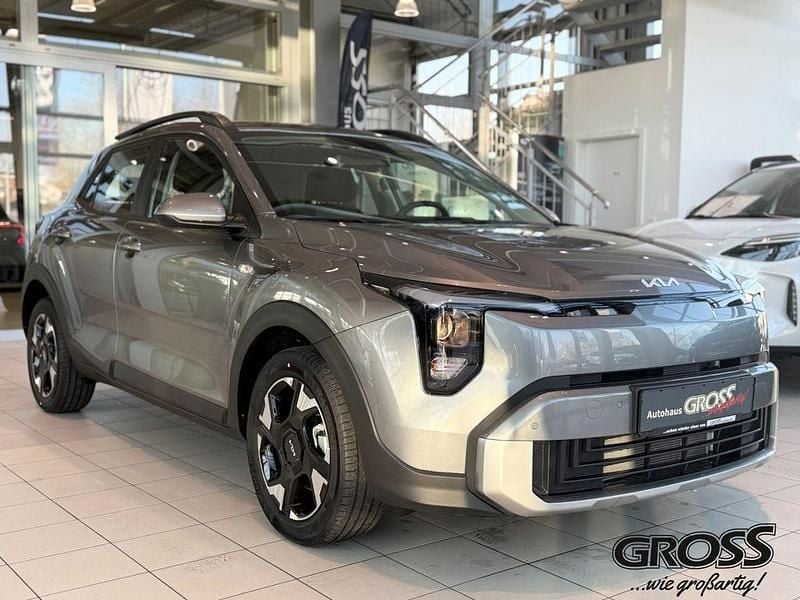 Neu Kia Stonic 101 PS (74 kW) 2025 M7g) astro grey m (grau SUV